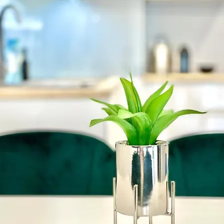 Modern Apartment *