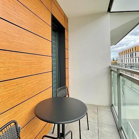 Modern Apartment *